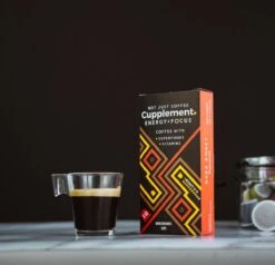 Cupplement Energy/Focus Blend Dark Roast Espresso - 10 Nespresso Koffiecups - Koffie Met Vitamines, Extra Cafeïne En Superfoods - Duurzame Biologische Afbreekbare Koffie Capsules 11 Cupplement Energy/Focus Blend Dark Roast Espresso - 10 Nespresso Koffiecups - Koffie Met Vitamines, Extra Cafeïne En Superfoods - Duurzame Biologische Afbreekbare Koffie Capsules -Koffie/Drankjes Winkel 1200x1157 2