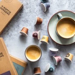 De Koffiejongens - Proefpakket - Nespresso Cups - 100% Biologisch Afbreekbaar - 6x10 Cups - Nespresso Compatible 7 De Koffiejongens - Proefpakket - Nespresso Cups - 100% Biologisch Afbreekbaar - 6x10 Cups - Nespresso Compatible -Koffie/Drankjes Winkel 1200x1200 191
