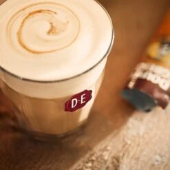 Douwe Egberts Verwenkoffie Latte Caramel Oploskoffie - 5 X 8 Zakjes 14 Douwe Egberts Verwenkoffie Latte Caramel Oploskoffie - 5 X 8 Zakjes -Koffie/Drankjes Winkel 1200x1200 21