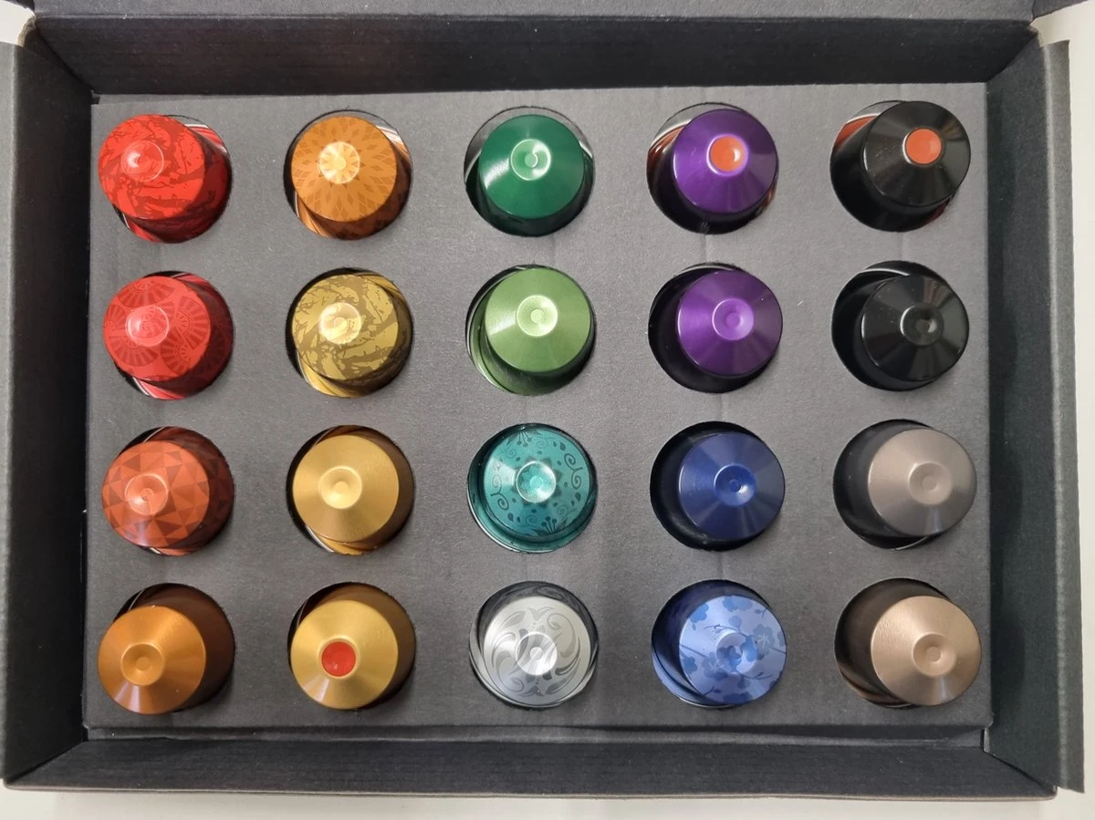 Koffie Proeverij Pakket Met 20 Stuks Verschillende Smaken En Mystery Card 'Enjoy The Sweet Moment' Met Persoonlijke (video) Boodschap | Verjaardag | Sinterklaas | Kerstpakket | Vaderdag | Moederdag | Jubileum | Valentijnsdag 5 Koffie Proeverij Pakket Met 20 Stuks Verschillende Smaken En Mystery Card 'Enjoy The Sweet Moment' Met Persoonlijke (video) Boodschap | Verjaardag | Sinterklaas | Kerstpakket | Vaderdag | Moederdag | Jubileum | Valentijnsdag - Afbeelding 3