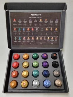 Koffie Proeverij Pakket Met 20 Stuks Verschillende Smaken En Mystery Card 'Enjoy The Sweet Moment' Met Persoonlijke (video) Boodschap | Verjaardag | Sinterklaas | Kerstpakket | Vaderdag | Moederdag | Jubileum | Valentijnsdag 14 Koffie Proeverij Pakket Met 20 Stuks Verschillende Smaken En Mystery Card 'Enjoy The Sweet Moment' Met Persoonlijke (video) Boodschap | Verjaardag | Sinterklaas | Kerstpakket | Vaderdag | Moederdag | Jubileum | Valentijnsdag -Koffie/Drankjes Winkel 899x1200 10